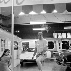 VN Blvd.-049-16A 'Shopping At Buick'